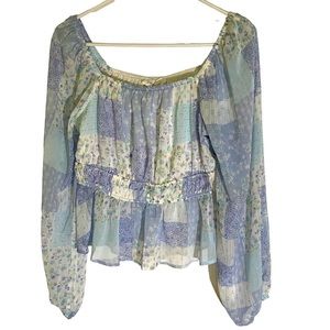 Pink Rose top. NWOT Blue, white and light blue. Sheer sleeves. Crop top